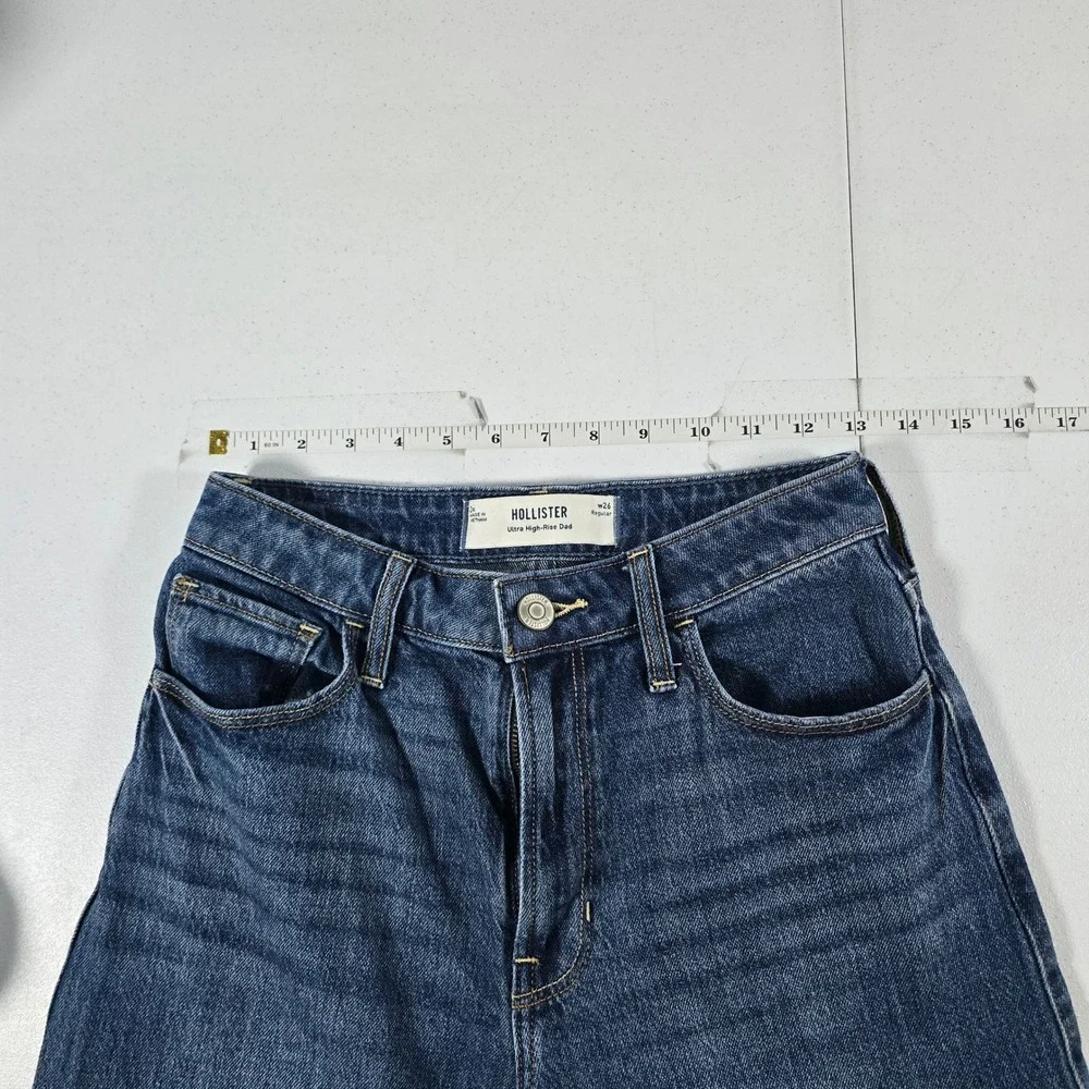 Hollister Ultra High-Rise Dad Jeans Medium Wash Size 2R W26 Regular 13177 - Picture 3 of 9